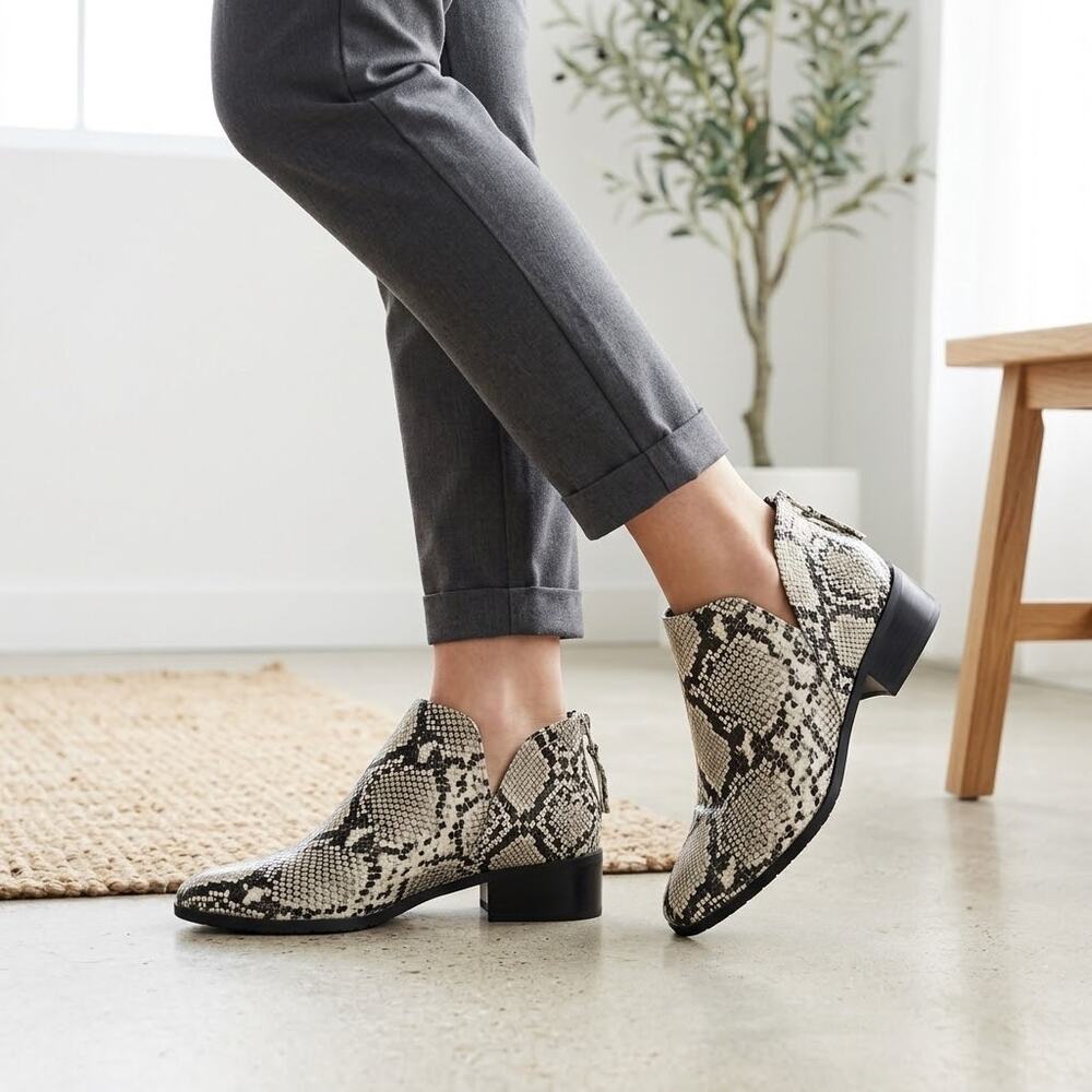 Kenneth Cole Reaction side skip booties animal snake reptile print neutral 7.5